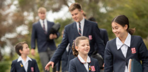Northholm students walking through idyllic campus